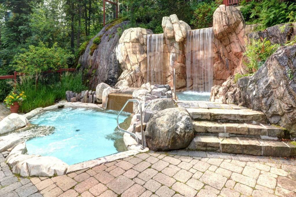 Hébergement de vacances Les Eaux - 2bdrs W Pool & Hot Tub Near Village 5